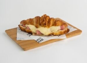 Croissant jamón y queso
