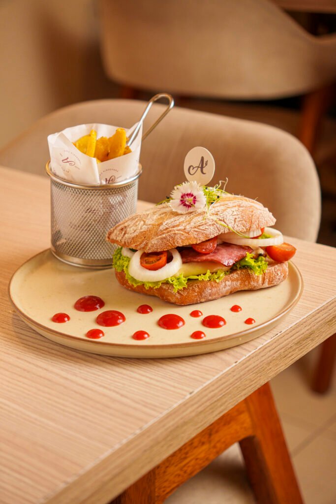 LA IMAGEN ES REFERENCIAL