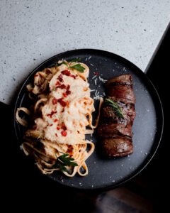 FETUCCINI A LO ALFREDO CON LOMO PREMIUM