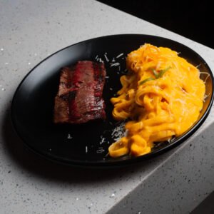 FETUCCINI A LA HUANCAINA CON LOMO PREMIUM