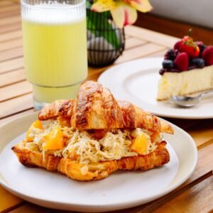 Croissant de Pollo con durazno