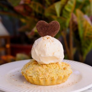 Crumble de pera y manzana + helado