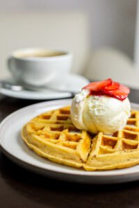 WAFFLE CON HELADO