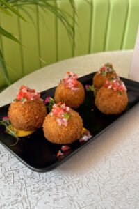 ARROZ CON PATO CROCANTE A LA HUANCAINA Y PICO DE GALLO