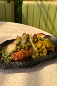 PICANTE DE MARISCOS AL PESTO CON TACU TACU