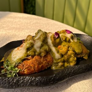 PICANTE DE MARISCOS AL PESTO CON TACU TACU